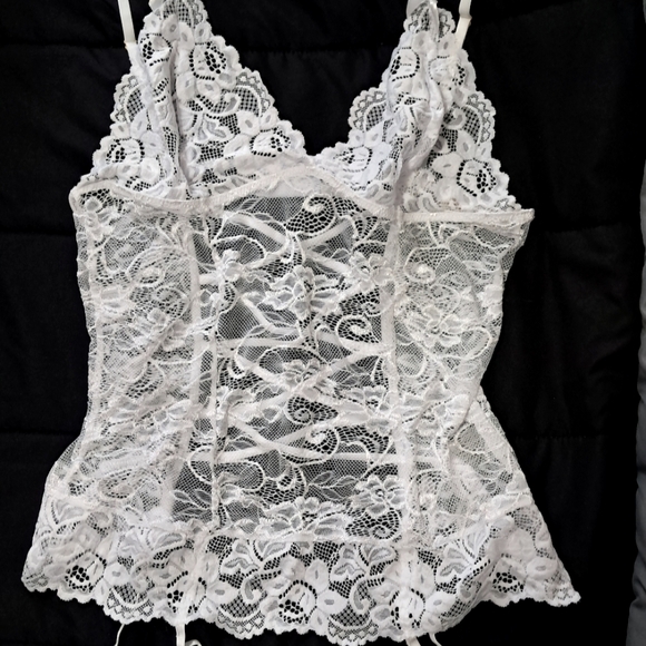 Lingerie - Picture 1 of 4